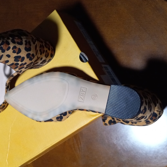 Womans Cheetah Print block heel with strap - Picture 4 of 6
